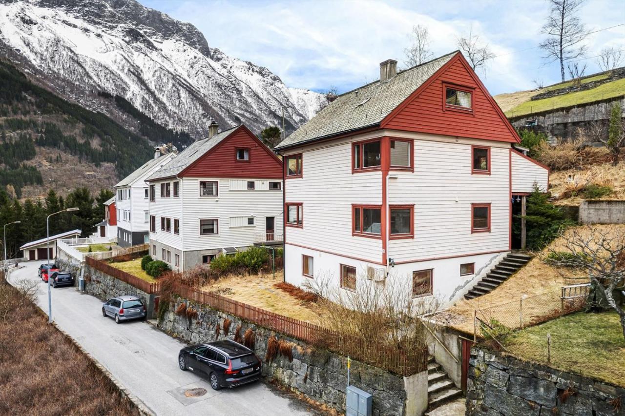 View * Odda